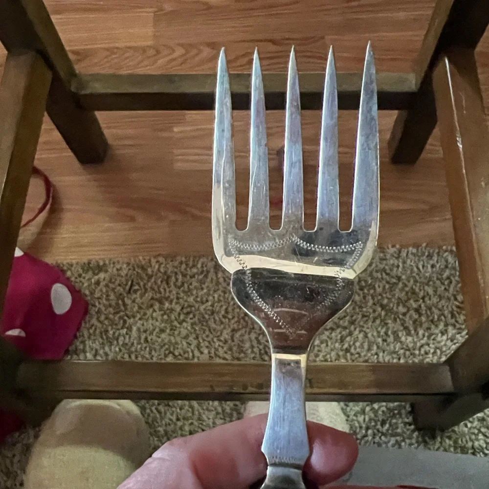 EPNS Vintage Fish Carving Set with Bakelite Cream Handles - Picture 7 of 9